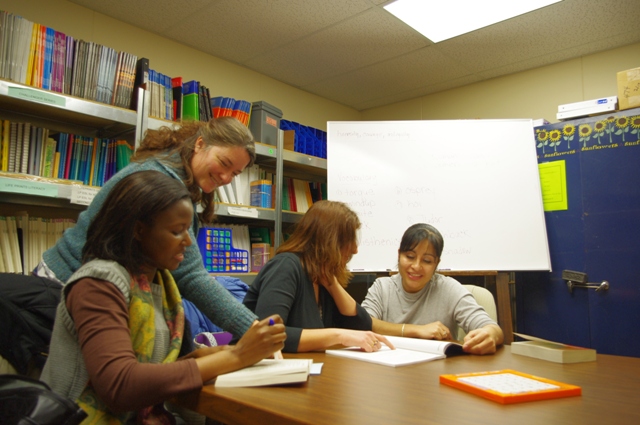 Una clase en Ulster Literacy Association. Foto de Carrie Jones Ross