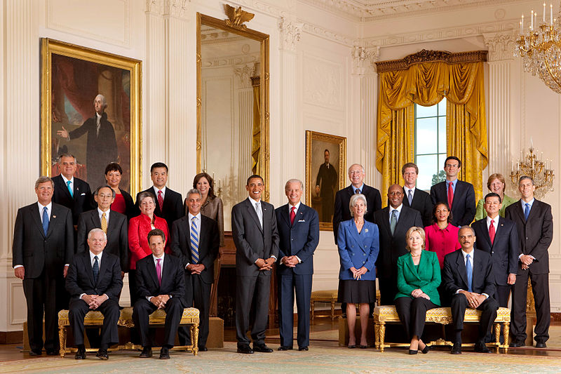 El Presidente Obama con su primer Gabinete, 2009.