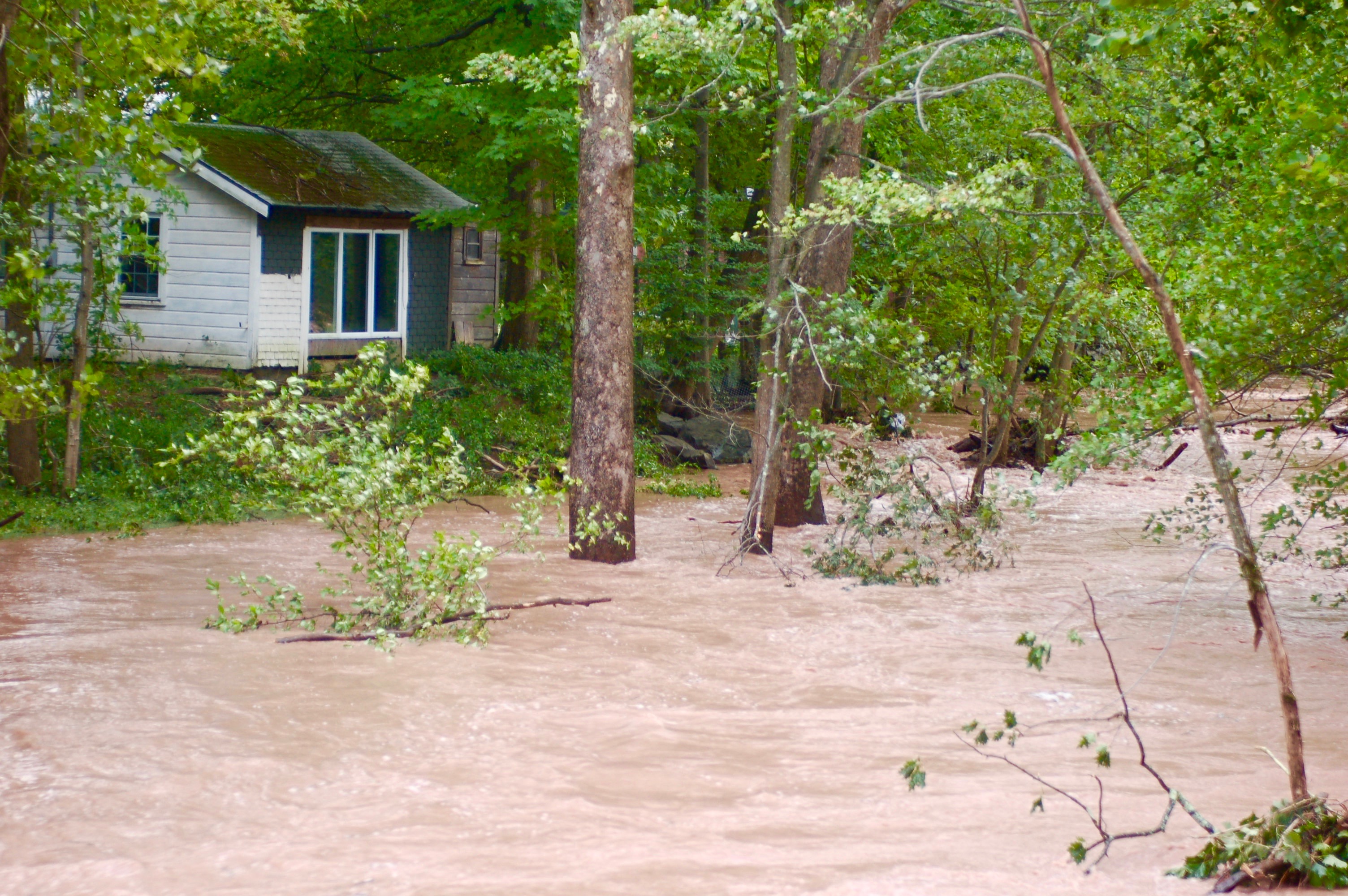 INUNDACIONES. Inundaciones y destrucción fue lo que dejó a su paso el Huracán Sandy que en el año 2012 azotó el Valle del Hudson, dejando pérdidas de aproximadamente $75 mil millones, siendo sobrepasado solamente por el Huracán Katrina. A su paso por el Caribe y el Noreste estadounidense, el fenómeno, que muchos creen es resultado de los cambios climatológicos, dejó más de 200 muertos.<br />