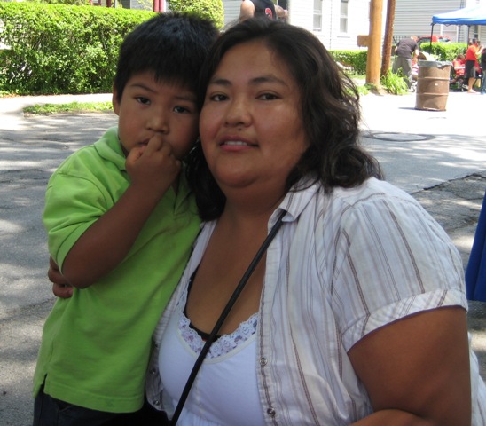 Veronica y su hijo en Kingston